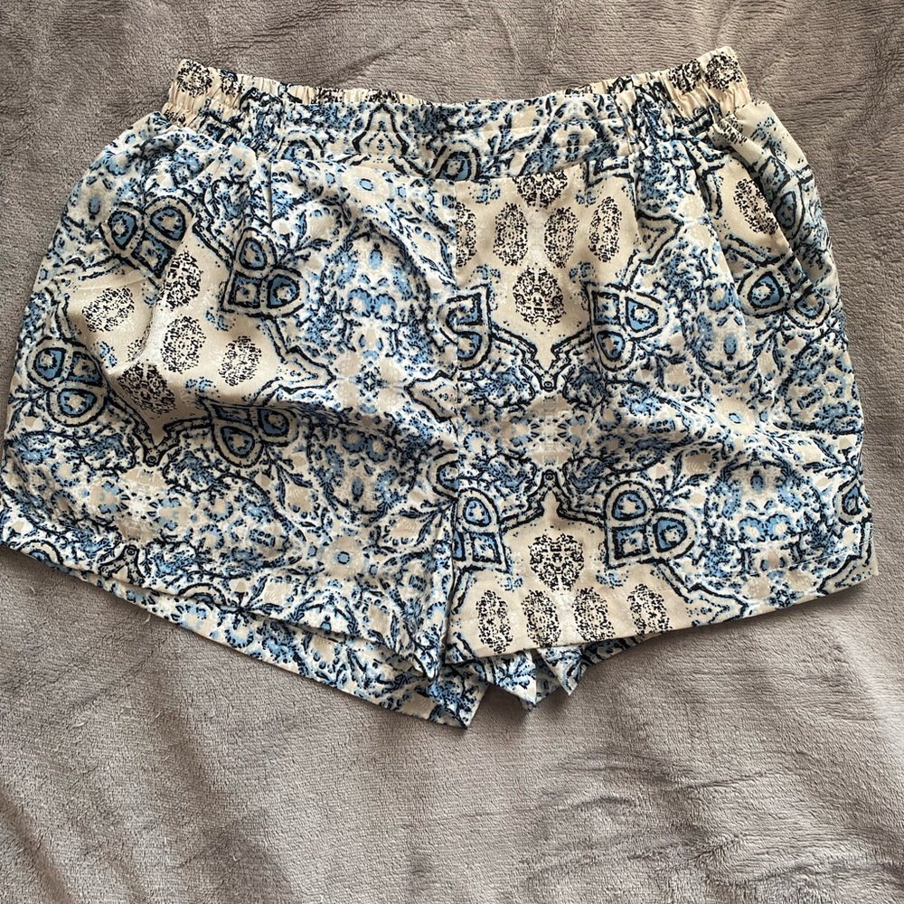 Blue and tan short pockets. Size small.